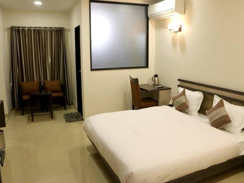 Townhouse Oak Hotel The Sudesh Rāipur Exterior foto